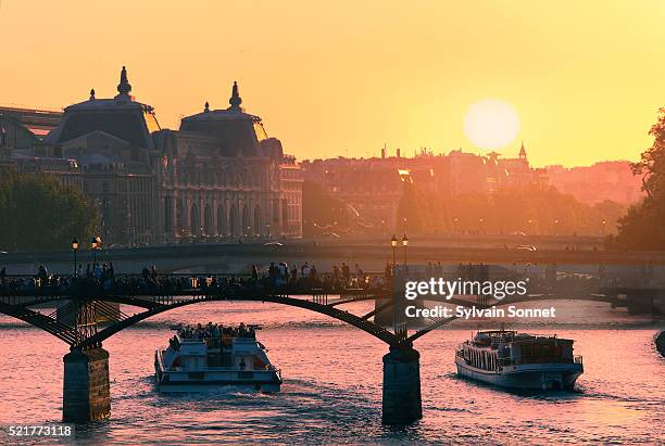 pont des arts at sunset, paris, france - fluss seine stock-fotos und bilder