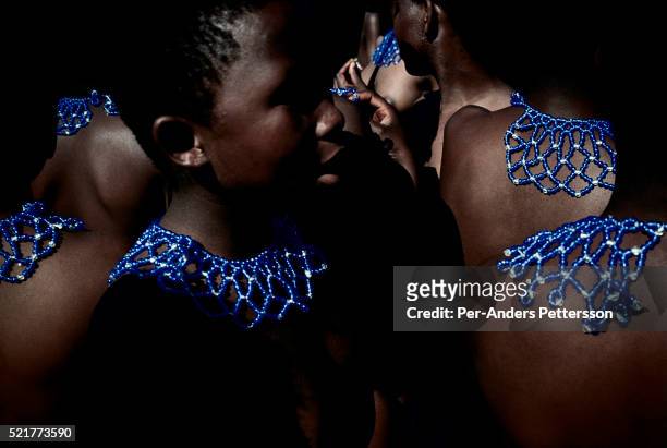 Outside Enyokeni Royal Palace, Nongoma, rural Natal, South Africa. Young maidens line up to dance for Zulu king, Goodwill Zwelethini, at the annual...