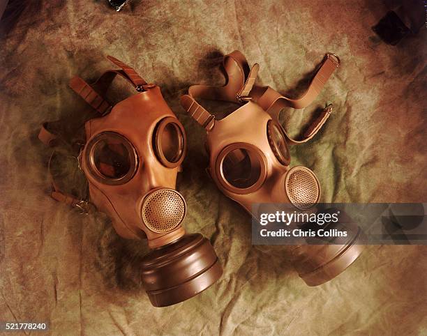 gas masks - gasmaske stock-fotos und bilder