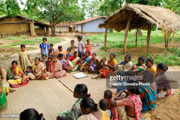 ho tribes women educated by volunteers, chakradharpur, jharkhand, india - chakradharpur stock pictures, royalty-free photos & images