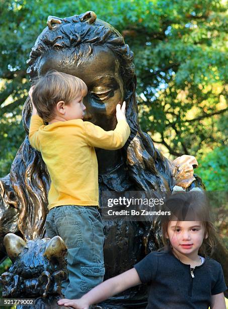 alice in wonderland statue - jose de creeft stock pictures, royalty-free photos & images