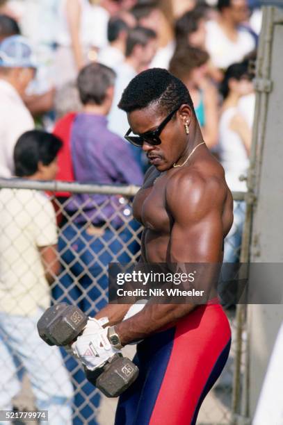 Bodybuilder Lifting Weights at Muscle Beach Outdoor Weight Room