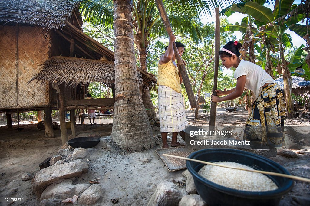 Pounding rice to remove the husks
