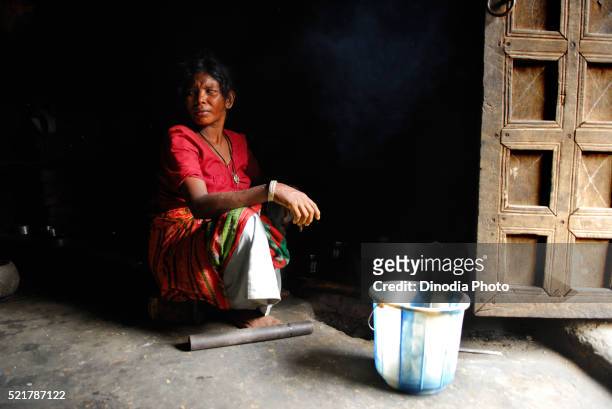 ho tribes woman doing household activity, chakradharpur, jharkhand, india - chakradharpur stock pictures, royalty-free photos & images