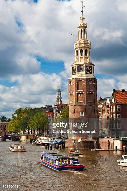 amsterdam, canal and montelbaanstoren - amsterdam canal stockfoto's en -beelden