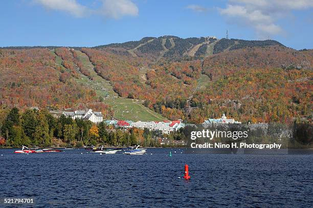lake tremblant - laurentides - mont tremblant photos et images de collection