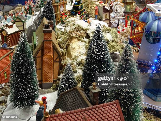 bild des modells weihnachten dorf mit kleinen häusern, dächer, winter-szene - übergrößen-model stock-fotos und bilder