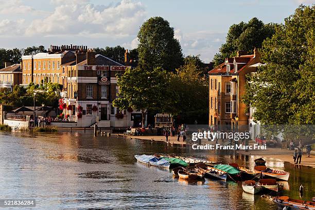 high water on river thames in richmond upon thames, surrey, england - flood stock pictures, royalty-free photos & images