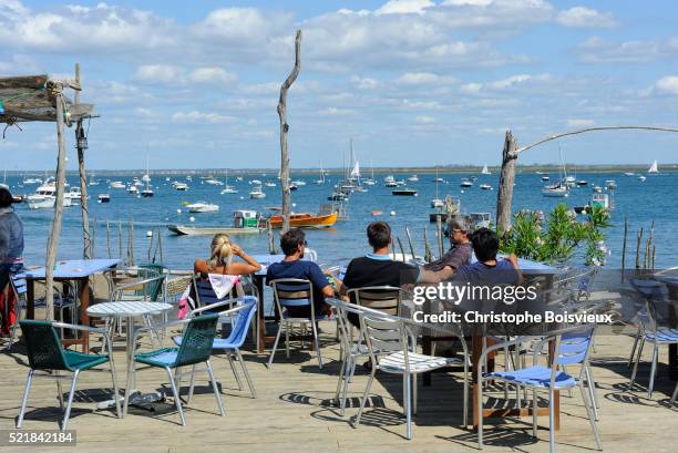 france, gironde, bassin d'arcachon, l'herbe harbour, oyster bar - arcachon stock pictures, royalty-free photos & images