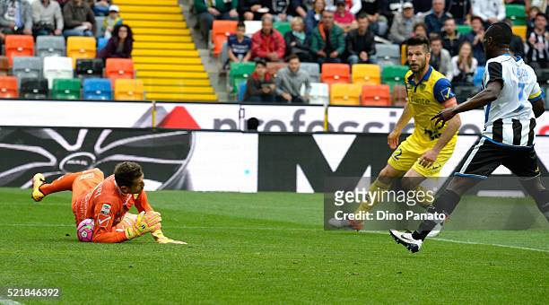 Albano Bizzarri goalkeeper of Chievo Verona saves a shot from Emmanuel Agyemang Badu of Idinese Calcio during the Serie A match between Udinese...