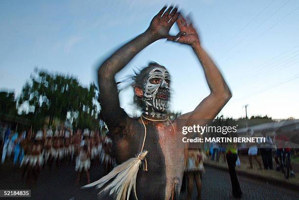 Native Rapa 18 Rapa Nui Warrior Stock Photos, High-Res Pictures, and Images - Getty ...