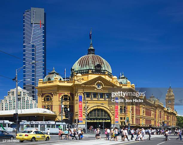 flinders street station and eureka tower in melbourne - entrance to flinders street station stock pictures, royalty-free photos & images