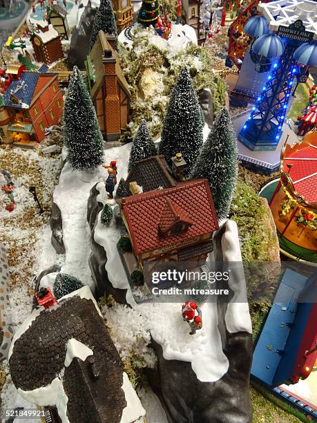 bild des modells weihnachten dorf mit kleinen häusern, dächer, winter-szene - übergrößen-model stock-fotos und bilder
