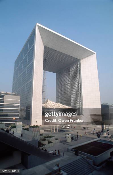 grande arche building in paris - グランダルシュ ストックフォトと画像