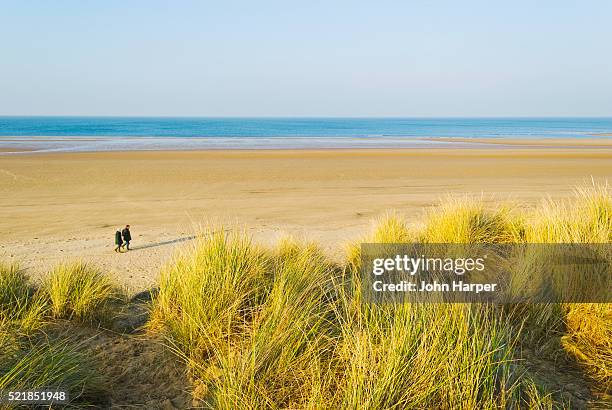 holkam beach, norfolk, u.k. - norfolk england stock-fotos und bilder