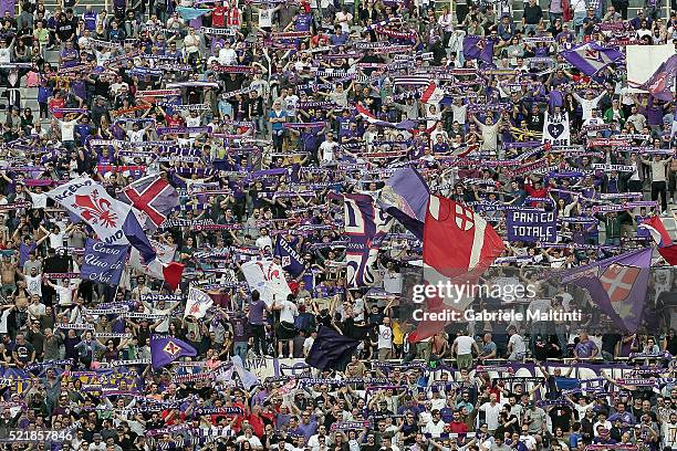 Fans of ACF Fiorentina during the Serie A match between ACF Fiorentina and US Sassuolo Calcio at Stadio Artemio Franchi on April 17, 2016 in...