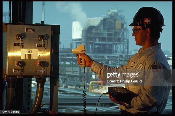 Refinery Programming Computer Computer 1992 Photos and Premium High Res Pictures - Getty Images