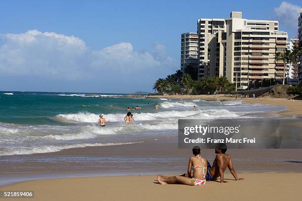 tourists enjoying condado beach - condado beach stock pictures, royalty-free photos & images