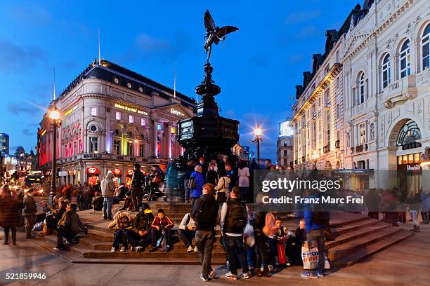 picadilly circus, west end, regent street, london, england - piccadilly circus city of westminster stockfoto's en -beelden