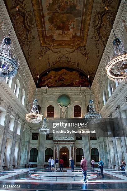 amsterdam, the citizens' hall in the royal palace - koninklijk paleis amsterdam stock pictures, royalty-free photos & images