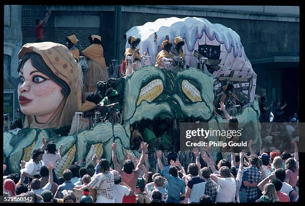 mardi gras parade float - mardi gras float stock pictures, royalty-free photos & images