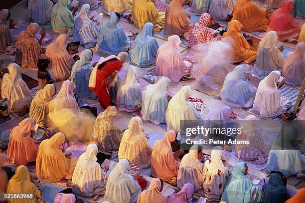 prayers in mosque, bombay, india - muslim praying stock pictures, royalty-free photos & images