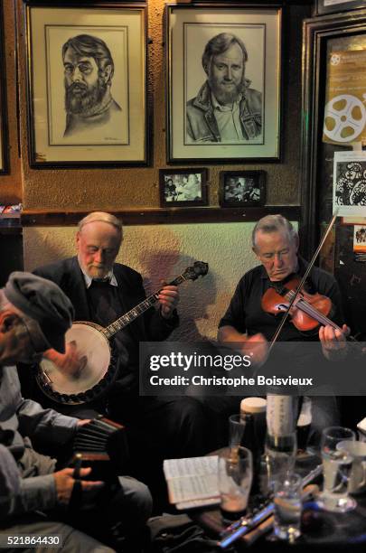 ireland - traditional music stock pictures, royalty-free photos & images