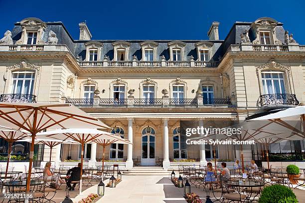 france, marne, reims, chateau les crayeres restaurant - les crayeres stock pictures, royalty-free photos & images