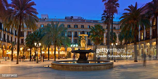 the placa reial in the barri gotic, barcelona, spain - the ramblas stock pictures, royalty-free photos & images