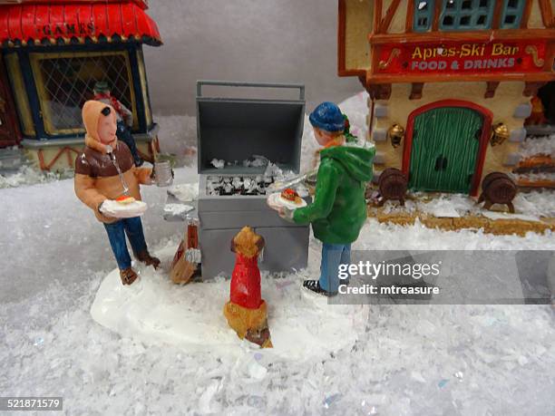 イメージのモデルのクリスマス村、小型には、人物、冬のバーベキュー - bbq winter ストックフォトと画像