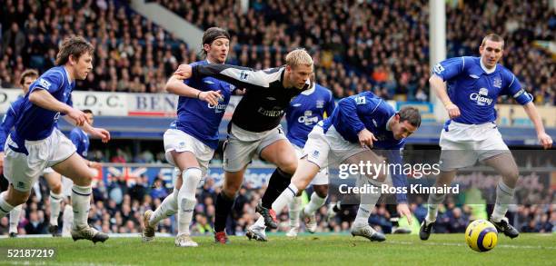 Eidur Gudjohnsen of Chelsea finds himself well marked during the Barclays Premiership match between Everton and Chelsea at Goodison Park, on January...