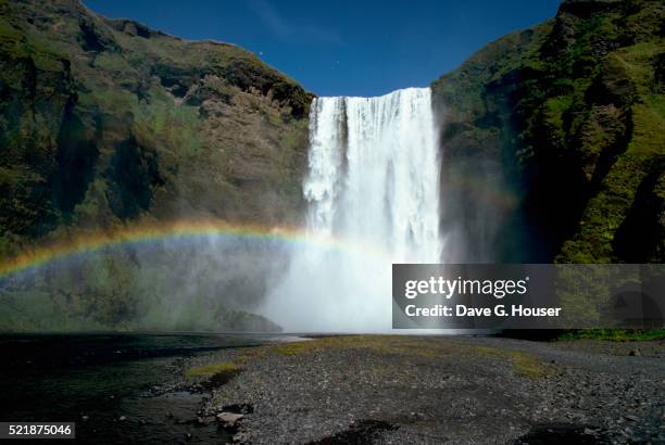 skogafoss falls - skogafoss waterfall stock pictures, royalty-free photos & images