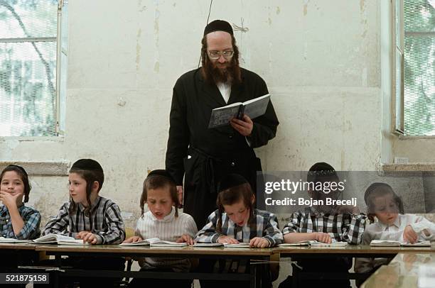 Melamed 214 Jewish Children In Classroom Stock Photos, High-Res Pictures, and ...