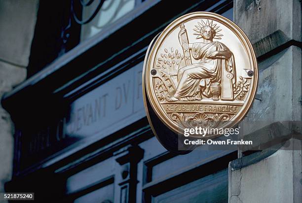 notary medallion sign on building - notaio foto e immagini stock