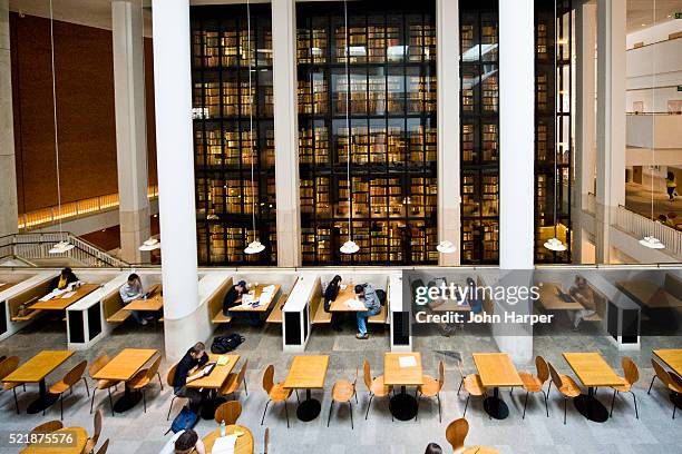 students studying by king's library, british library, london - british library stock-fotos und bilder