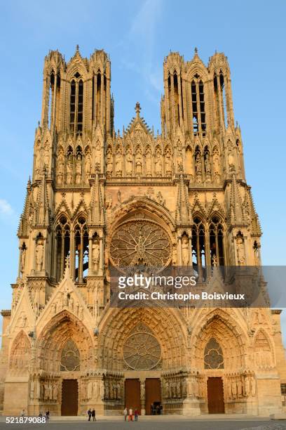 france, marne, reims, world heritage site, notre dame cathedral - catedral de reims fotografías e imágenes de stock