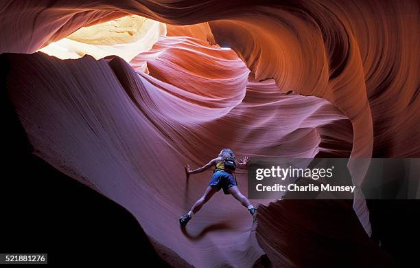 female explores antelope canyon in arizona. mr: b1 - antelope canyon stock-fotos und bilder