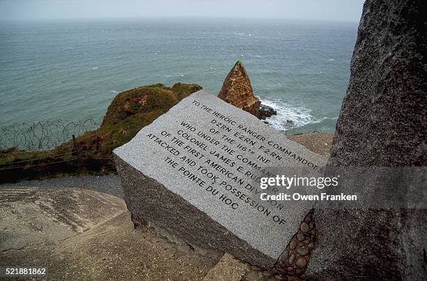 plaque of pointe du hoc memorial - arromanches fotografías e imágenes de stock