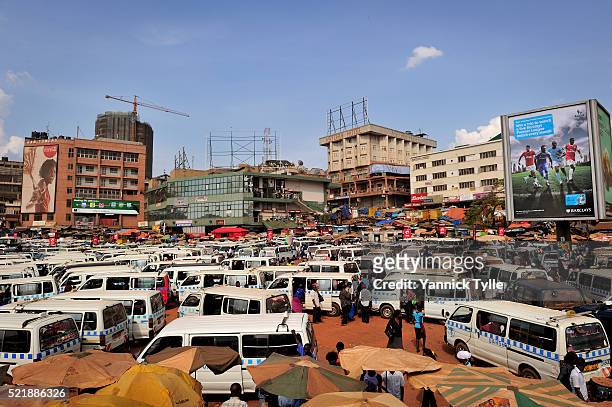 taxi-park in kampala, uganda - kampala fotografías e imágenes de stock