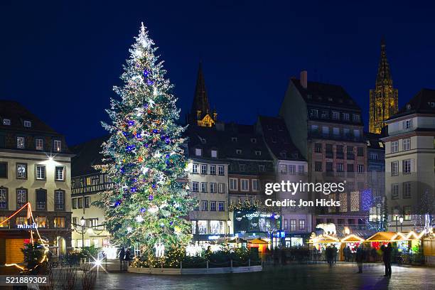 christmas market in place kleber - strasbourg stock pictures, royalty-free photos & images