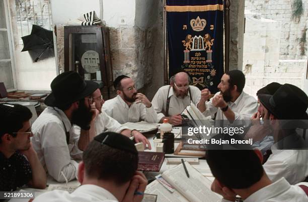 Turag Rabbi Rabbi Torah Photos and Premium High Res Pictures - Getty Images