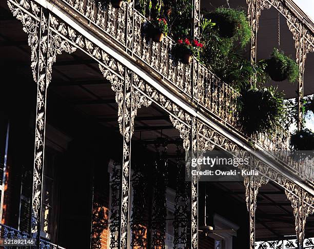 balconies on royal street - new orleans, la - french quarter 個照片及圖片檔