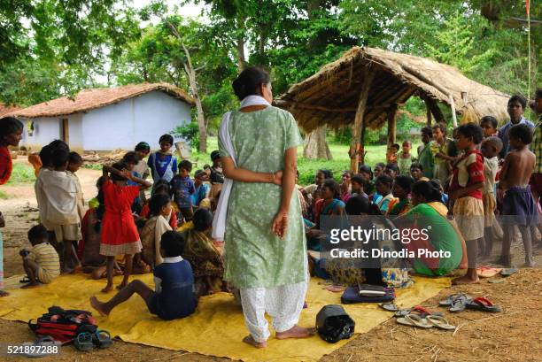 ho tribes women educated by volunteers, chakradharpur, jharkhand, india - chakradharpur stock pictures, royalty-free photos & images