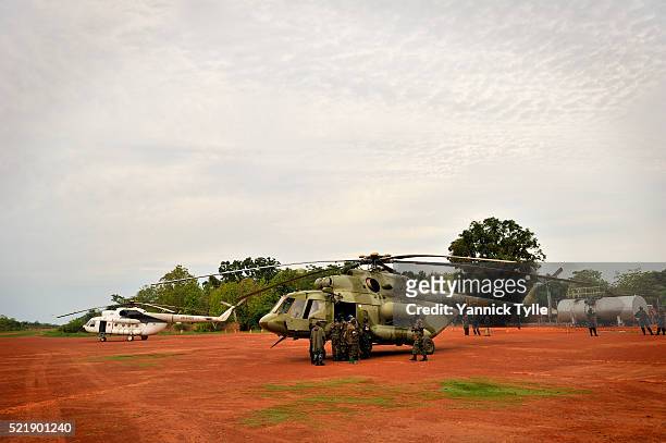 ugandan soldiers hunt lra rebels - committee of public security and fight stock pictures, royalty-free photos & images