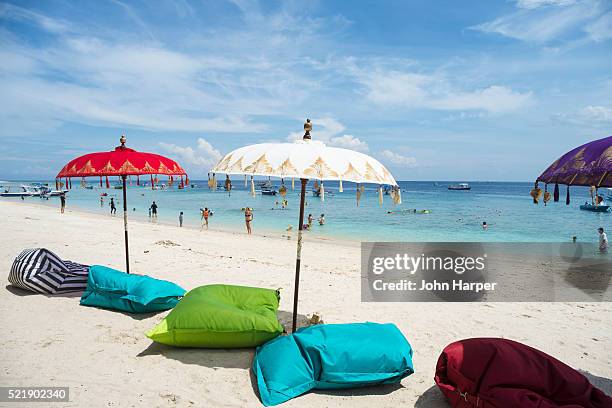 beach scene, gilli islands, lombok, indonesia - lombok bildbanksfoton och bilder