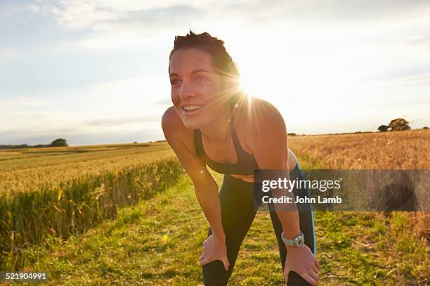 runner at rest - hand on knee stock pictures, royalty-free photos & images