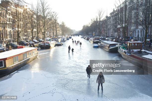winter in amsterdam - floris leeuwenberg stock pictures, royalty-free photos & images