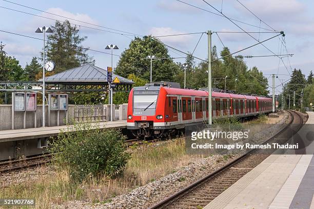 s-bahn - munich's suburban train - alemanha stock-fotos und bilder
