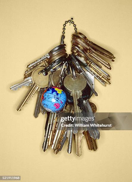 keys - trousseau de clés photos et images de collection