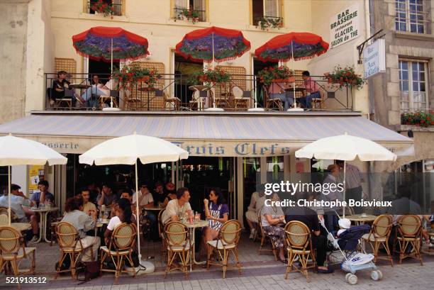 street cafe in blois - blois foto e immagini stock